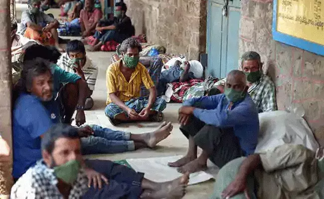 దేశంలో కరోనా.. లక్షల్లో కేసులు.. వేలల్లో మరణాలు దేశంలో కరోనా.. లక్షల్లో కేసులు.. వేలల్లో మరణాలు