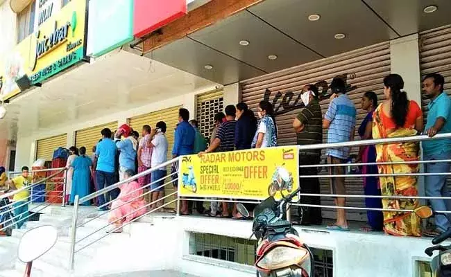 హైదరాబాద్‌లో మార్కెట్లు ఫుల్‌ రష్‌.. ఇలాగైతే తప్పదు భారీమూల్యం..!