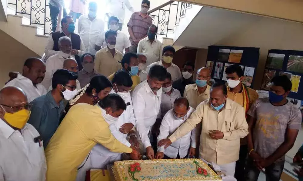 హైదరాబాద్ ఎన్టీఆర్ ట్రస్ట్ భవన్లో ఘనంగా చంద్రబాబు జన్మదిన వేడుకలు..! హైదరాబాద్ ఎన్టీఆర్ ట్రస్ట్ భవన్లో ఘనంగా చంద్రబాబు జన్మదిన వేడుకలు..!
