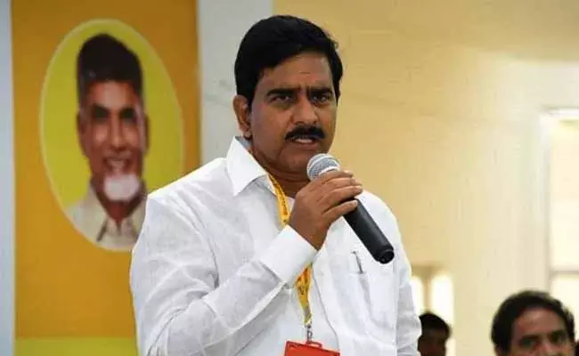 కరోనా విజృంభిస్తుంటే సీఎం జగన్ మాత్రం కక్ష సాధింపు చర్యలకు పాల్పడుతున్నారు : దేవినేని కరోనా విజృంభిస్తుంటే సీఎం జగన్ మాత్రం కక్ష సాధింపు చర్యలకు పాల్పడుతున్నారు : దేవినేని