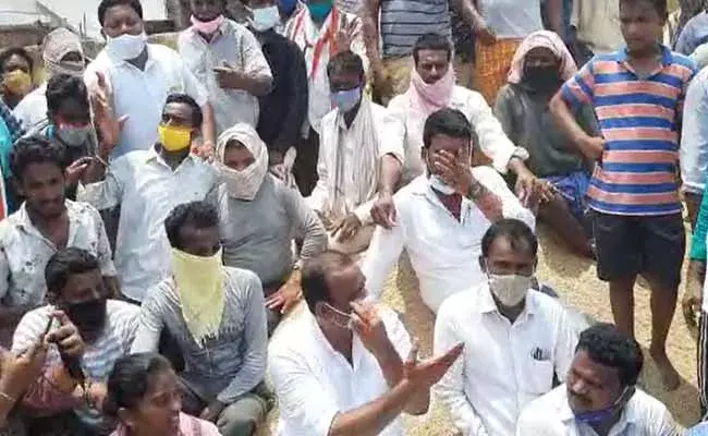 నల్గొండ జిల్లాలో రోడ్డెక్కిన అన్నదాతలు నల్గొండ జిల్లాలో రోడ్డెక్కిన అన్నదాతలు