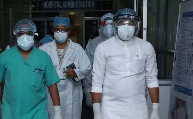 గాంధీ, కింగ్కోఠి ఆస్పత్రుల్లో కేంద్రమంత్రి కిషన్రెడ్డి తనిఖీలు.. గాంధీ, కింగ్కోఠి ఆస్పత్రుల్లో కేంద్రమంత్రి కిషన్రెడ్డి తనిఖీలు..