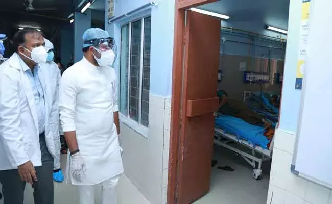 గచ్చిబౌలిలోని టిమ్స్ ఆస్పత్రిని పరిశీలించి కేంద్ర మంత్రి కిషన్ రెడ్డి..! గచ్చిబౌలిలోని టిమ్స్ ఆస్పత్రిని పరిశీలించి కేంద్ర మంత్రి కిషన్ రెడ్డి..!