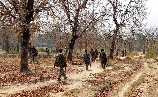 ఛత్తీస్‌గఢ్‌లో మావోయిస్టుల భారీ విధ్వంసం..