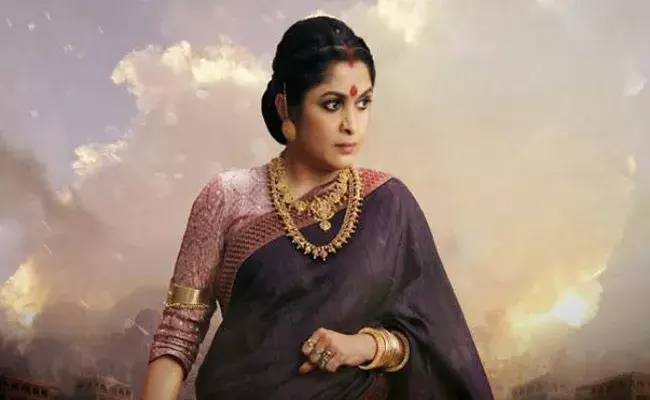 Ramyakrishna : 50 ఏళ్ల వయసులోనూ బోల్డ్ క్యారెక్టర్.. Ramyakrishna : 50 ఏళ్ల వయసులోనూ బోల్డ్ క్యారెక్టర్..