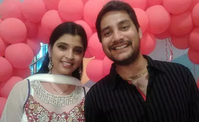 తన భర్త నరసింహరెడ్డిని బెయిల్పై తీసుకొచ్చేందుకు యాంకర్ శ్యామల ప్రయత్నాలు? తన భర్త నరసింహరెడ్డిని బెయిల్పై తీసుకొచ్చేందుకు యాంకర్ శ్యామల ప్రయత్నాలు?