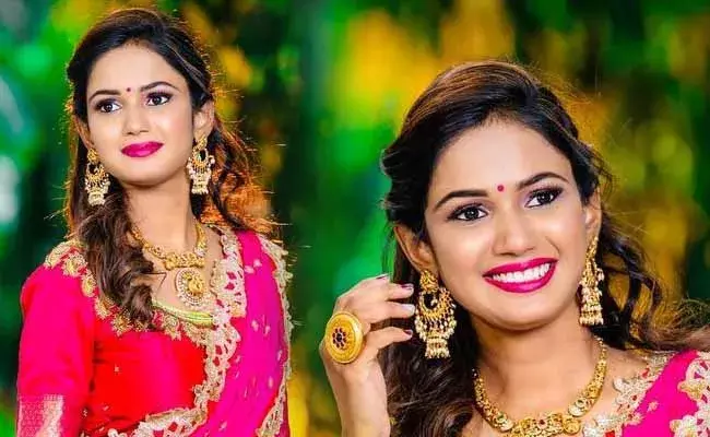 Ariyana Glory : చీరకట్టులో బిగ్ బాస్ బ్యూటీ అరియానా...!