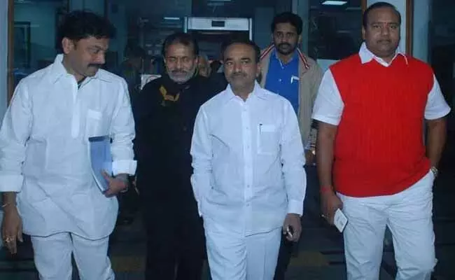 నేనొక మంత్రిని, ఆరోపణల వస్తే పిలిచి అడిగితే బాగుండేది: మంత్రి ఈటల నేనొక మంత్రిని, ఆరోపణల వస్తే పిలిచి అడిగితే బాగుండేది: మంత్రి ఈటల