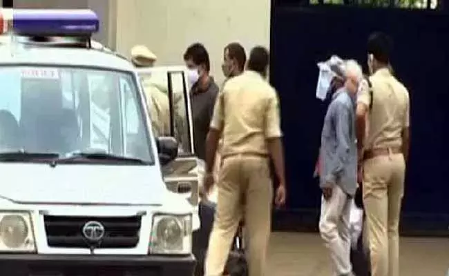 ఏసీబీ కస్టడీలోకి టీడీపీ నేత ధూళిపాళ్ల నరేంద్ర..! ఏసీబీ కస్టడీలోకి టీడీపీ నేత ధూళిపాళ్ల నరేంద్ర..!