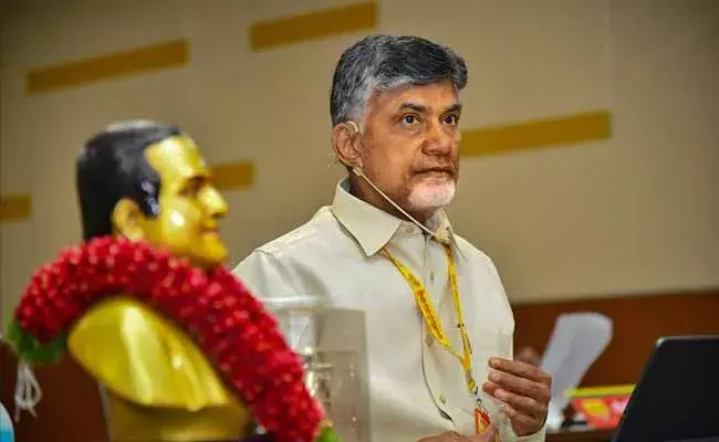 అమరావతిని నాశనం చేయొద్దని సీఎంకి దండం పెట్టి అడుగుతున్నా : చంద్రబాబు అమరావతిని నాశనం చేయొద్దని సీఎంకి దండం పెట్టి అడుగుతున్నా : చంద్రబాబు