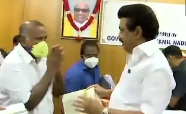సీఎం స్టాలిన్ కీలక నిర్ణయం.. ఆ ఫైలుపై తొలి సంతకం..! సీఎం స్టాలిన్ కీలక నిర్ణయం.. ఆ ఫైలుపై తొలి సంతకం..!