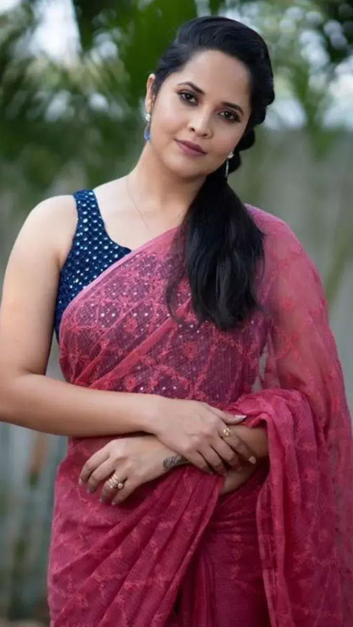 మేము చాలా రిచ్..  కానీ ఆయన వల్ల ఆస్తి మొత్తం హారతి కర్పూరంలా కరిగిపోయింది : అనసూయ