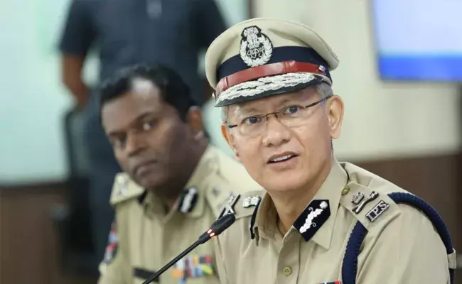 కర్ఫ్యూ నిబంధనలు ఉల్లంఘిస్తే వాహనాలు సీజ్ : డీజీపీ కర్ఫ్యూ నిబంధనలు ఉల్లంఘిస్తే వాహనాలు సీజ్ : డీజీపీ