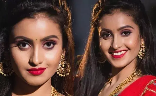 Deepika Pilli : లంగా ఓణిలో మైమరిపిస్తున్న దీపిక పిల్లి Deepika Pilli : లంగా ఓణిలో మైమరిపిస్తున్న దీపిక పిల్లి