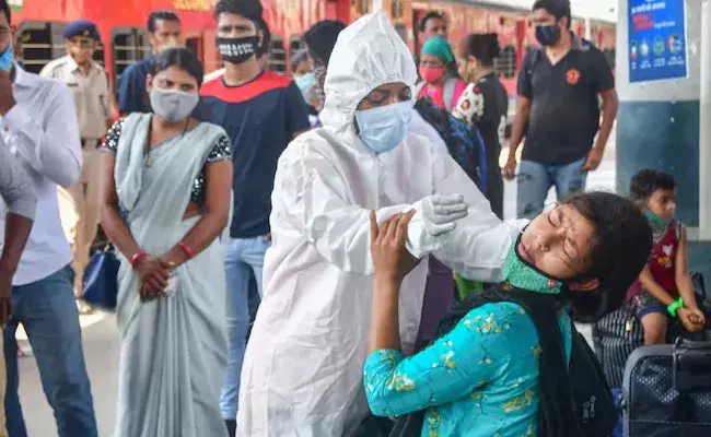 Corona Cases : 18 రాష్ట్రాల్లో తగ్గుతున్న కరోనా కేసులు.. ! Corona Cases : 18 రాష్ట్రాల్లో తగ్గుతున్న కరోనా కేసులు.. !