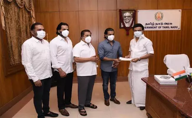Surya and Karthi : కరోనా కట్టడికి సూర్య, కార్తి కోటి విరాళం..! Surya and Karthi : కరోనా కట్టడికి సూర్య, కార్తి కోటి విరాళం..!