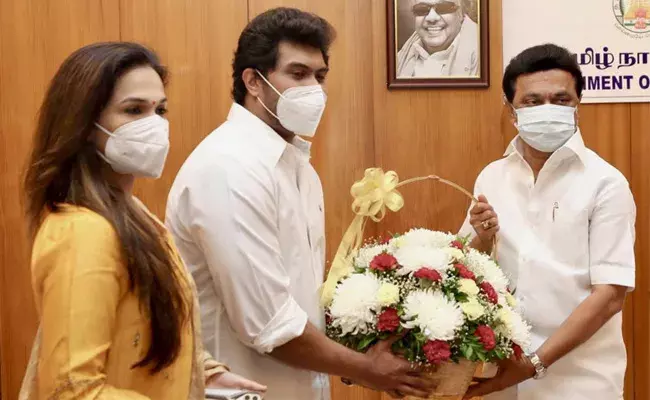 Soundarya Rajinikanth : కరోనా బాధితుల కోసం సౌందర్య రజనీకాంత్ రూ. కోటి విరాళం..! Soundarya Rajinikanth : కరోనా బాధితుల కోసం సౌందర్య రజనీకాంత్ రూ. కోటి విరాళం..!