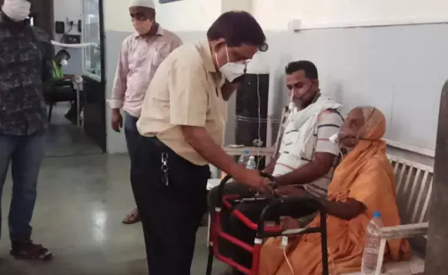 అంత్యక్రియలకు ముందు కళ్లు తెరిచిన బామ్మ..! అంత్యక్రియలకు ముందు కళ్లు తెరిచిన బామ్మ..!