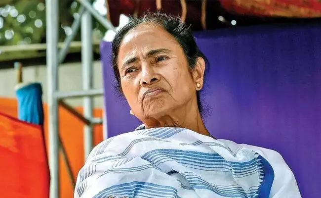 బెంగాల్ సీఎం మమతా బెనర్జీ ఇంట విషాదం.. ! బెంగాల్ సీఎం మమతా బెనర్జీ ఇంట విషాదం.. !