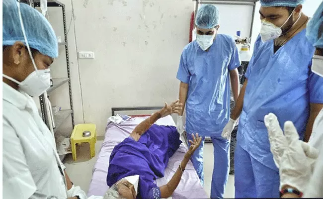 దేశంలో కరోనా విలయతాండవం: పాజిటివ్ కేసుల సంఖ్య తగ్గి.. మరణాల సంఖ్య పెరిగి దేశంలో కరోనా విలయతాండవం: పాజిటివ్ కేసుల సంఖ్య తగ్గి.. మరణాల సంఖ్య పెరిగి