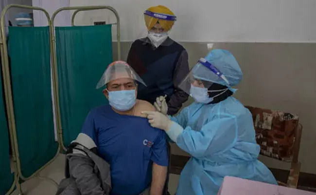 Telangana : టీకా రెండో డోసు రేపు కూడా బంద్..! Telangana : టీకా రెండో డోసు రేపు కూడా బంద్..!