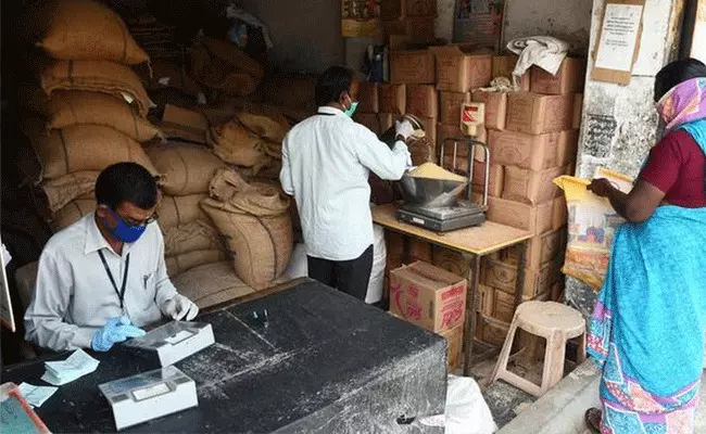 Ration: రేషన్ కార్డు కలిగిన వారికి కేంద్ర ప్రభుత్వం ఊరట.. Ration: రేషన్ కార్డు కలిగిన వారికి కేంద్ర ప్రభుత్వం ఊరట..