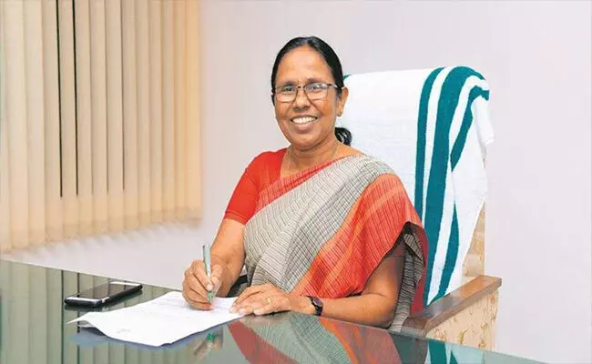 KK Shailaja : విజయన్ క్యాబినెట్ లో శైలజకి దక్కని చోటు..! KK Shailaja : విజయన్ క్యాబినెట్ లో శైలజకి దక్కని చోటు..!