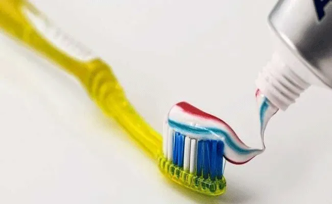 Tooth Brush: కరోనా వచ్చి పోయిందా.. అయితే మీరు వాడిన టూత్ బ్రష్ Tooth Brush: కరోనా వచ్చి పోయిందా.. అయితే మీరు వాడిన టూత్ బ్రష్