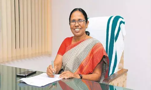 KK Shailaja : విజయన్ క్యాబినెట్ లో శైలజకి దక్కని చోటు..! KK Shailaja : విజయన్ క్యాబినెట్ లో శైలజకి దక్కని చోటు..!