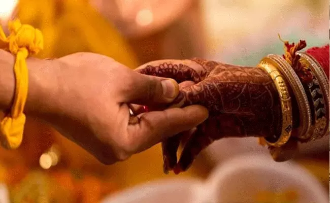కరోనా తెచ్చిన విషాదం.. పెళ్లైన 15 రోజులకే వరుడు.. కరోనా తెచ్చిన విషాదం.. పెళ్లైన 15 రోజులకే వరుడు..