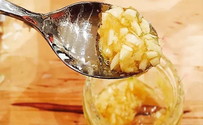 Garlic-Honey: ఇమ్యూనిటీని పెంచుకునేందుకు ఇంటి వైద్యం.. తేనె, వెల్లుల్లి కలిపి.. Garlic-Honey: ఇమ్యూనిటీని పెంచుకునేందుకు ఇంటి వైద్యం.. తేనె, వెల్లుల్లి కలిపి..