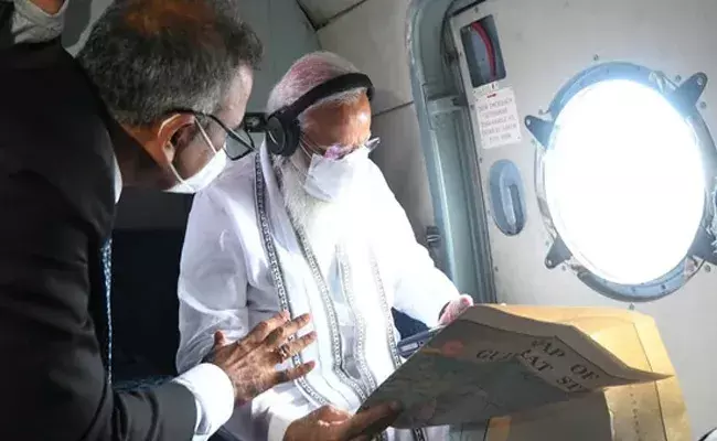 Narendra Modi : తౌక్టే తుఫాన్ ప్రభావిత ప్రాంతాల్లో పీఎం మోడీ ఏరియల్ సర్వే.. ! Narendra Modi : తౌక్టే తుఫాన్ ప్రభావిత ప్రాంతాల్లో పీఎం మోడీ ఏరియల్ సర్వే.. !