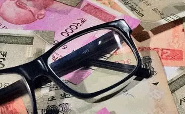 PPF: పీపీఎఫ్ లో నెలకు రూ.12వేలు పెట్టుబడి పెడితే. 15 ఏళ్ల తరువాత..