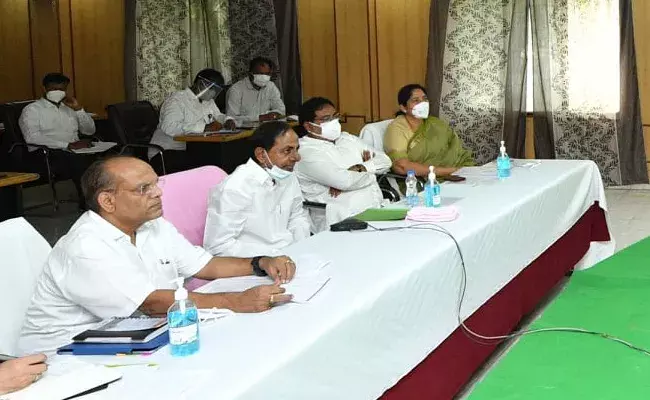 Telangana Lockdown :లాక్ డౌన్ నిబంధనలను  కఠినంగా అమలు చేయాలి.. సీఎం కేసీఆర్ ఆదేశాలు..! Telangana Lockdown :లాక్ డౌన్ నిబంధనలను  కఠినంగా అమలు చేయాలి.. సీఎం కేసీఆర్ ఆదేశాలు..!