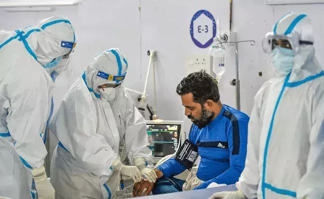 Corona Update in India: కరోనా అప్డేట్: దేశంలో స్వల్పంగా తగ్గిన కొత్త కేసులు, మరణాలు.. Corona Update in India: కరోనా అప్డేట్: దేశంలో స్వల్పంగా తగ్గిన కొత్త కేసులు, మరణాలు..