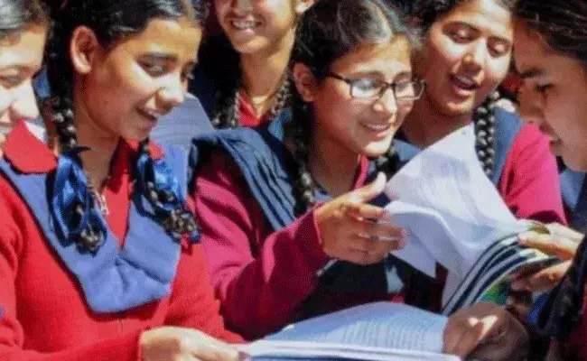 CBSE 12th Exams: సీబీఎస్ఇ 12వ తరగతి పరీక్షల పై బోర్డు కీలక నిర్ణయం.. CBSE 12th Exams: సీబీఎస్ఇ 12వ తరగతి పరీక్షల పై బోర్డు కీలక నిర్ణయం..