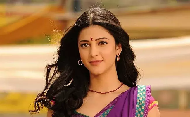 Shruti Haasan  : అమ్మానాన్న విడిపోయాకే సంతోషంగా ఉంటున్నారు..!
