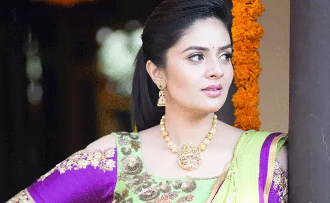 నెటిజన్ కోరిన వెంటనే ఫోన్ నెంబర్ ఇచ్చిన శ్రీముఖి..