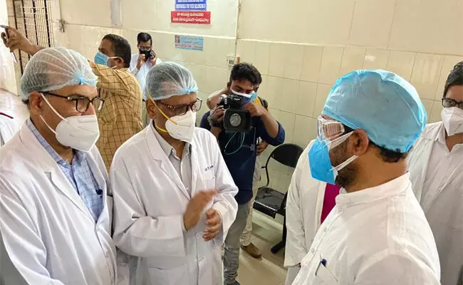 Kishan Reddy : కోఠి ENT ఆస్పత్రిలో పర్యటించిన కేంద్ర మంత్రి కిషన్ రెడ్డి..! Kishan Reddy : కోఠి ENT ఆస్పత్రిలో పర్యటించిన కేంద్ర మంత్రి కిషన్ రెడ్డి..!