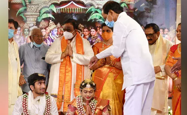 CM KCR : లక్ష్మీకాంతరావు మనుమరాలి వివాహానికి సీఎం కేసీఆర్ CM KCR : లక్ష్మీకాంతరావు మనుమరాలి వివాహానికి సీఎం కేసీఆర్