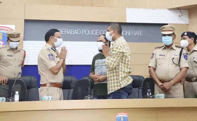 ప్రేమ కోసం సరిహద్దులు దాటి.. పాకిస్థాన్ జైల్లో బంధీయై.. ప్రేమ కోసం సరిహద్దులు దాటి.. పాకిస్థాన్ జైల్లో బంధీయై..