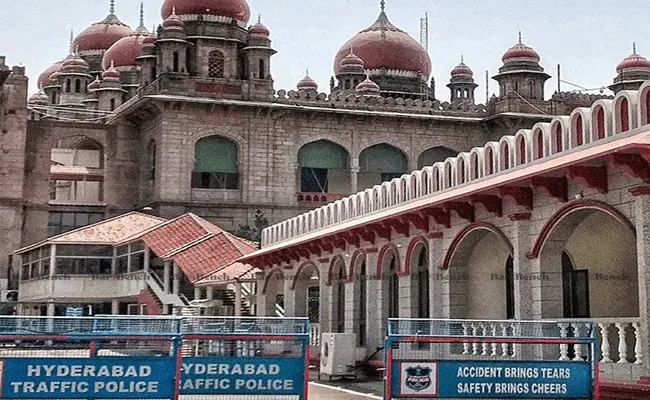 TS High Court: అధిక ఫీజులు వసూలు చేస్తున్న ప్రైవేట్ ఆసుపత్రులపై హైకోర్ట్.. TS High Court: అధిక ఫీజులు వసూలు చేస్తున్న ప్రైవేట్ ఆసుపత్రులపై హైకోర్ట్..