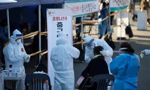 తగ్గుముఖం పడుతున్న కరోనా.. 63 రోజుల తరువాత మొదటి సారి.. తగ్గుముఖం పడుతున్న కరోనా.. 63 రోజుల తరువాత మొదటి సారి..