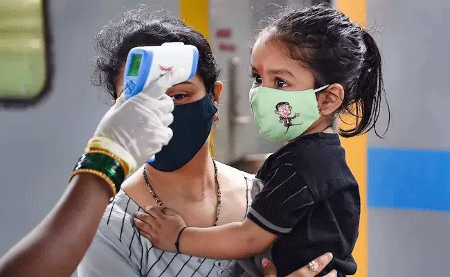 covid guidelines: పిల్లలలో కోవిడ్.. మార్గదర్శకాలను జారీ చేసిన ప్రభుత్వం covid guidelines: పిల్లలలో కోవిడ్.. మార్గదర్శకాలను జారీ చేసిన ప్రభుత్వం