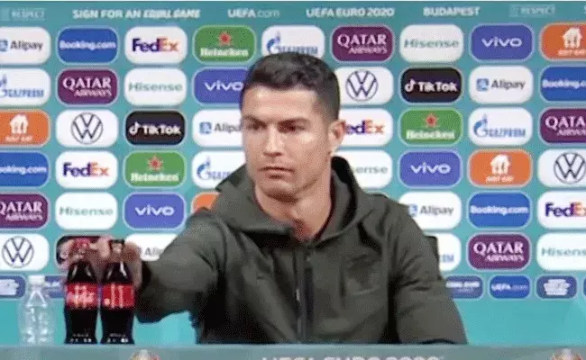 ఫుట్‌బాల్ స్టార్ రొనాల్డో చెప్పిన ఒక్క మాటతో కోకాకోలా కి రూ. 29వేల కోట్ల నష్టం..