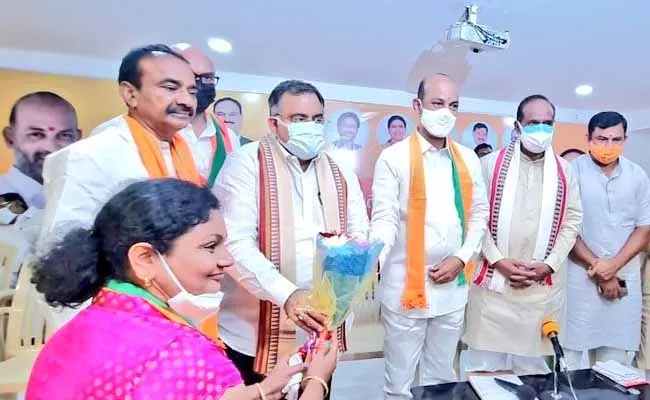 Tarun chug : కేసీఆర్ అంహకారానికి, తెలంగాణ ప్రజలకు మధ్య పోరు: తరుణ్చుగ్ Tarun chug : కేసీఆర్ అంహకారానికి, తెలంగాణ ప్రజలకు మధ్య పోరు: తరుణ్చుగ్