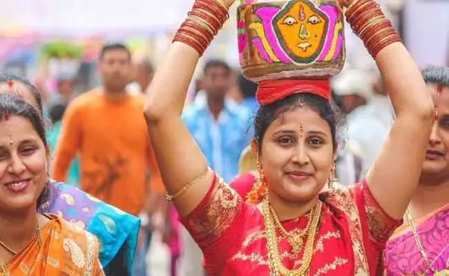 Hyderabad Bonalu : జులై 11న గోల్కొండ బోనాలు Hyderabad Bonalu : జులై 11న గోల్కొండ బోనాలు
