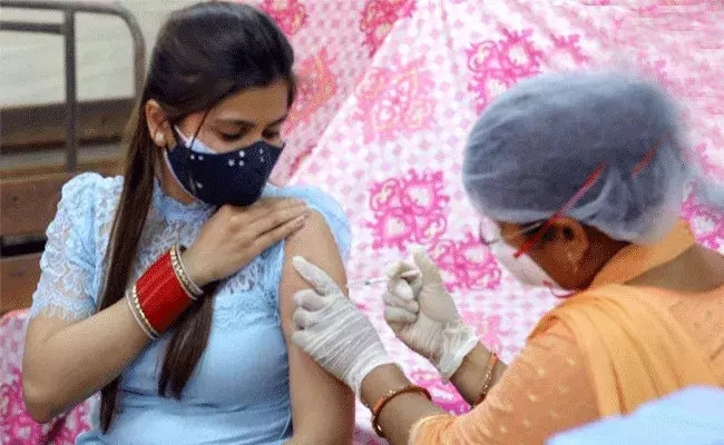 corona update: గడిచిన 24 గంటల్లో దేశంలో నమోదైన కొత్త కోవిడ్ కేసులు.. corona update: గడిచిన 24 గంటల్లో దేశంలో నమోదైన కొత్త కోవిడ్ కేసులు..