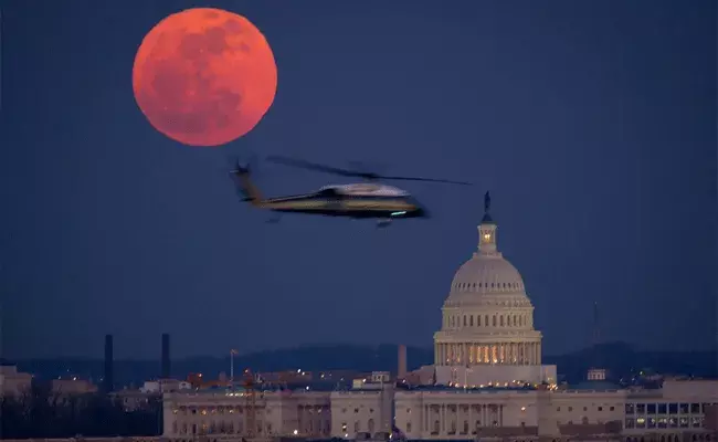 జూన్ 24 న రాత్రి ఆకాశంలో కనిపించే అద్భుతం.. స్ట్రాబెర్రీ మూన్ జూన్ 24 న రాత్రి ఆకాశంలో కనిపించే అద్భుతం.. స్ట్రాబెర్రీ మూన్