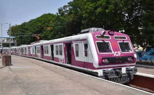MMTS services : రేపటి నుంచి పట్టాలెక్కనున్న ఎంఎంటీఎస్ రైళ్లు..! MMTS services : రేపటి నుంచి పట్టాలెక్కనున్న ఎంఎంటీఎస్ రైళ్లు..!